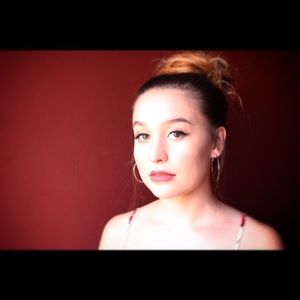 Meet your Posher, Chloe